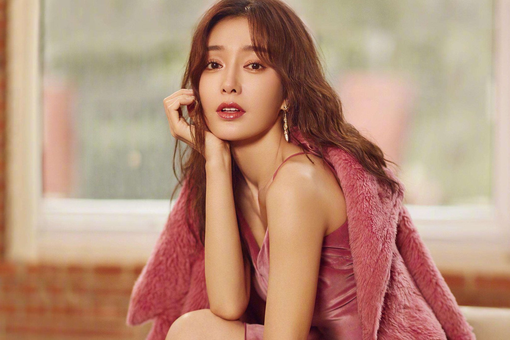 “人间最惨”秦岚：被于正意外拉下水，为恋爱散尽家财反被抛弃，你怎么看？