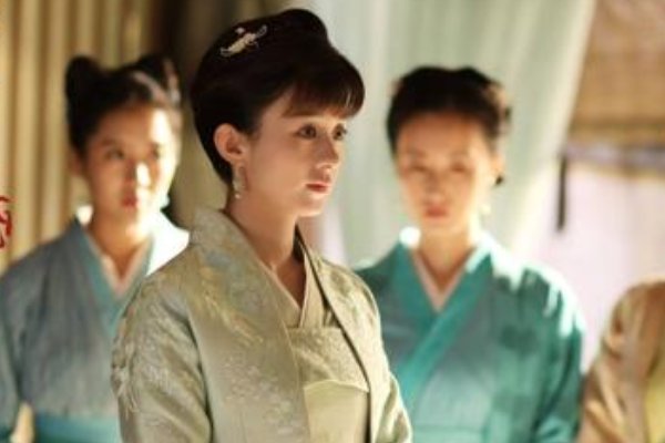 知否知否应是绿肥红瘦的歌词？