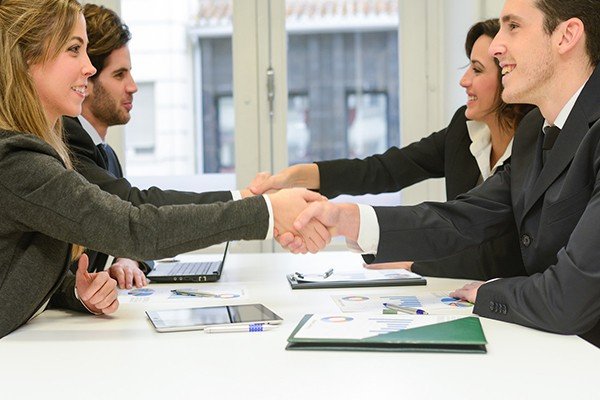 拨冗出席是敬还是谦