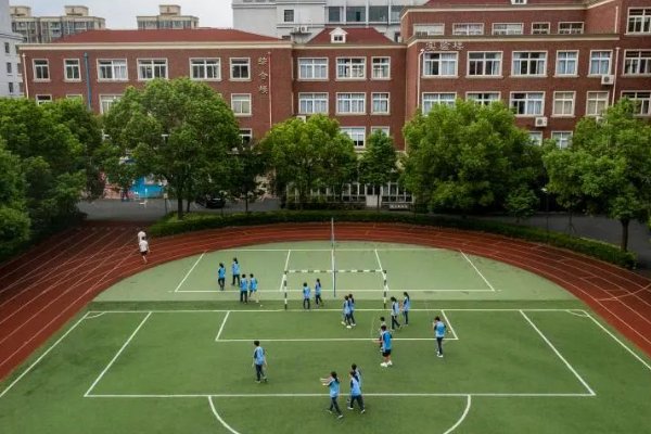 上海市宝山中学是重点吗？