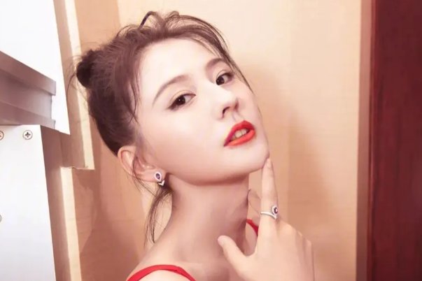 演员热依扎简历