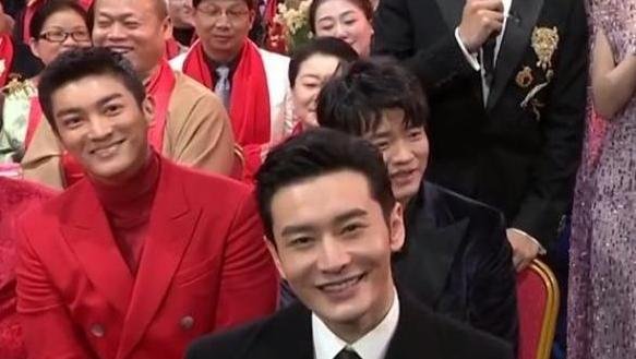 历年春晚从来不向外售卖门票，那些现场的观众，都是怎么进去的？