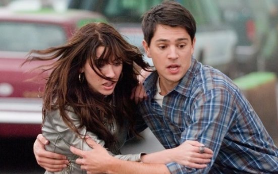 有一个外国恐怖灾难片剧情中是在大桥上 大桥崩塌了的 不知道叫什么名字 电影名字？