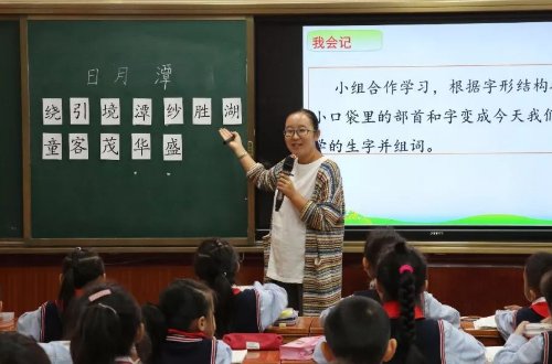 东船西舫悄无言读音