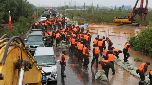 山西一餐馆2天备4000份饭送抗洪一线，当地的灾情如何？