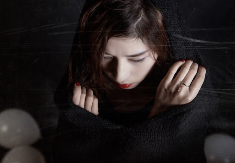 丢眉丢眼是什么意思