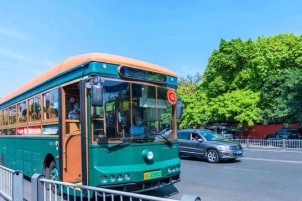 公交车上的诗请