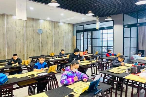 博闻强记是成语吗