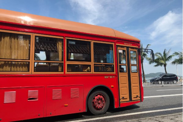 公交车上的诗请