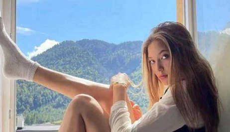 谷爱凌参加斯坦福开学典礼阵仗大，妈妈姥姥齐上阵，一家都是校友，怎么看？