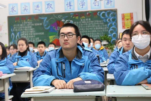 开学初次见到同学描写