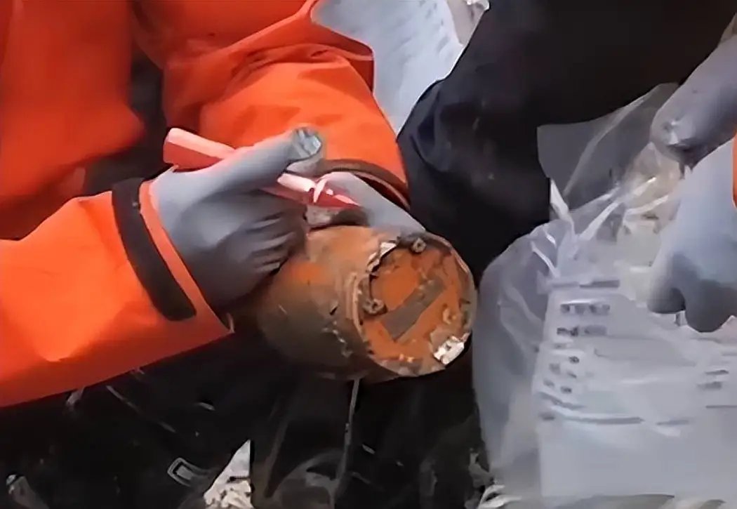 新发现东航失事客机残骸深入地下20米，为什么会埋到那么深？