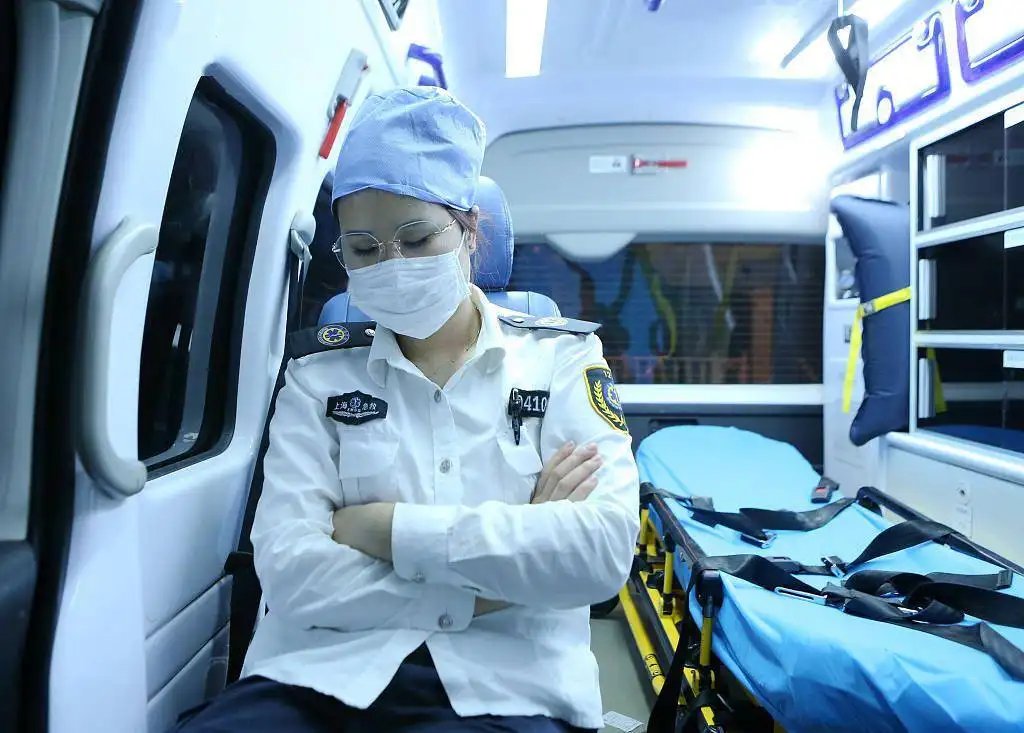 上海120女医生救人第一仍遭埋怨，谁能理解她们心中的委屈？