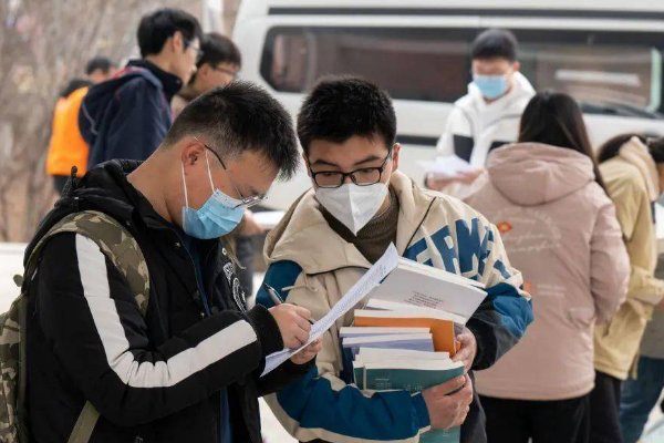 开学初次见到同学描写