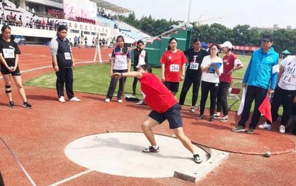 文明其精神、野蛮其体魄是什么意思？