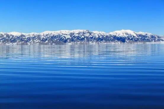 水天一色的意思解释