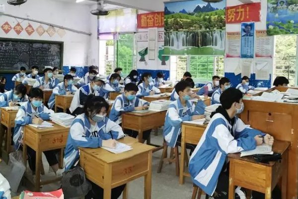 开学初次见到同学描写