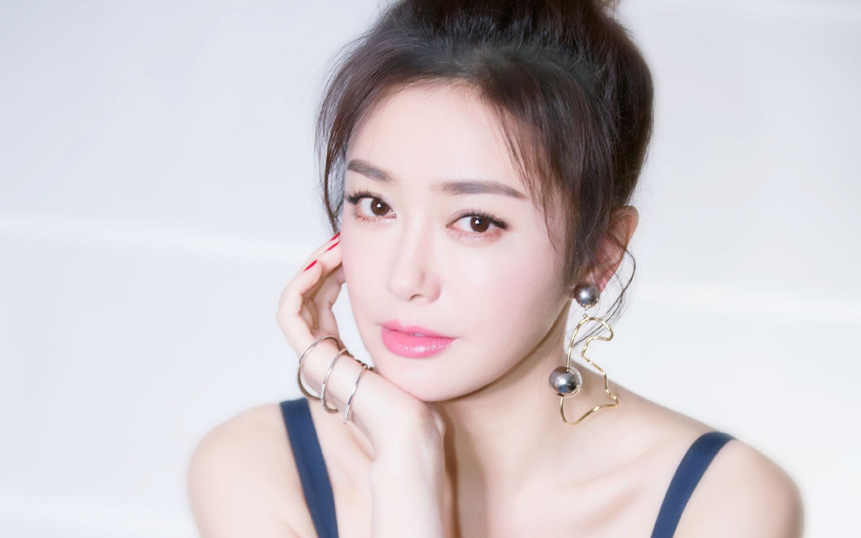 “人间最惨”秦岚：被于正意外拉下水，为恋爱散尽家财反被抛弃，你怎么看？