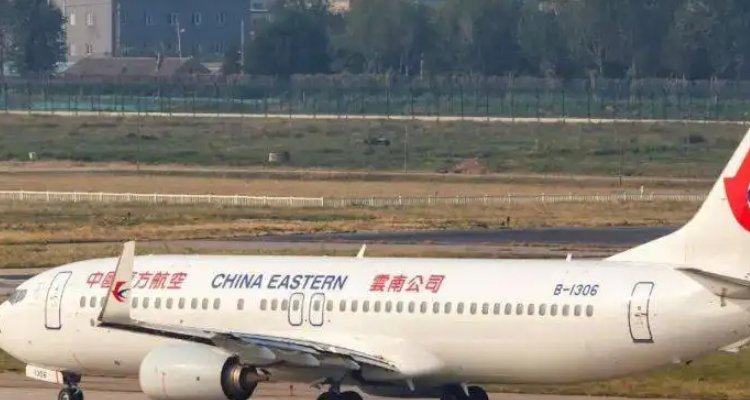 村民称坠机现场树上挂着大量布条，这些布条到底是什么？