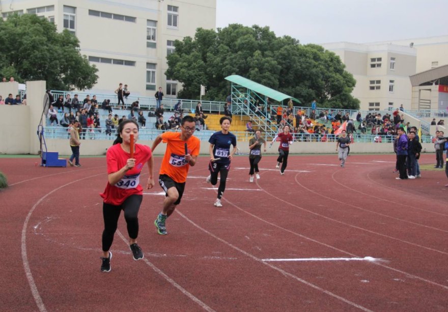 赞100米运动员（几句话）