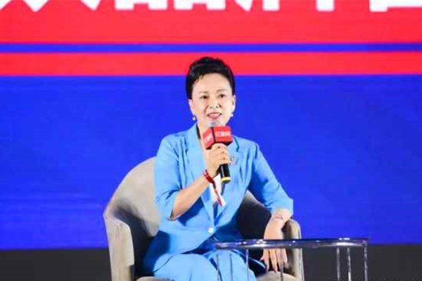 蓝海安英是什么关系？