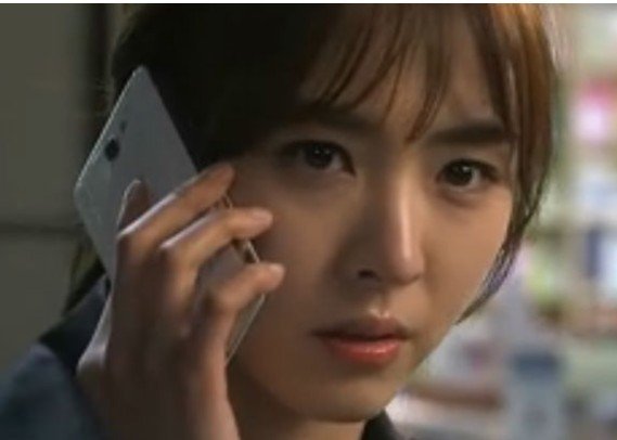 韩剧幽灵中用的手机的型号