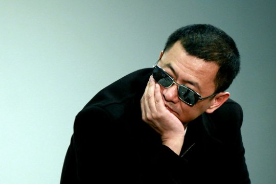 王家卫和张艺谋谁的地位高?