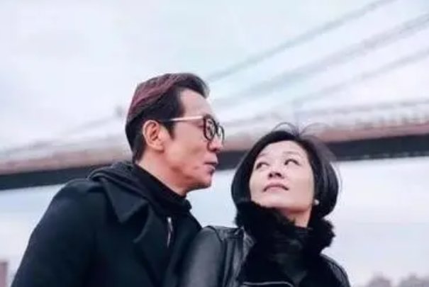 一见如故的意思。