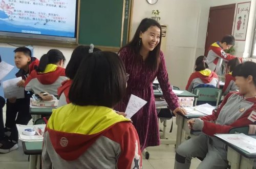 东船西舫悄无言读音