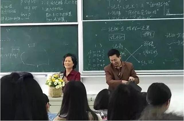 课上一半就退休的老师引发热议，老师们身怀哪些绝技？