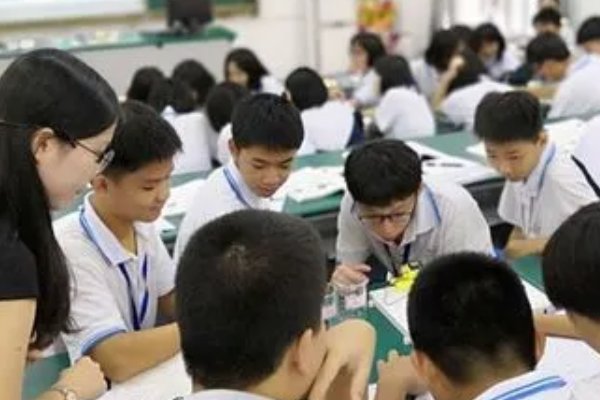 无病呻吟的意思