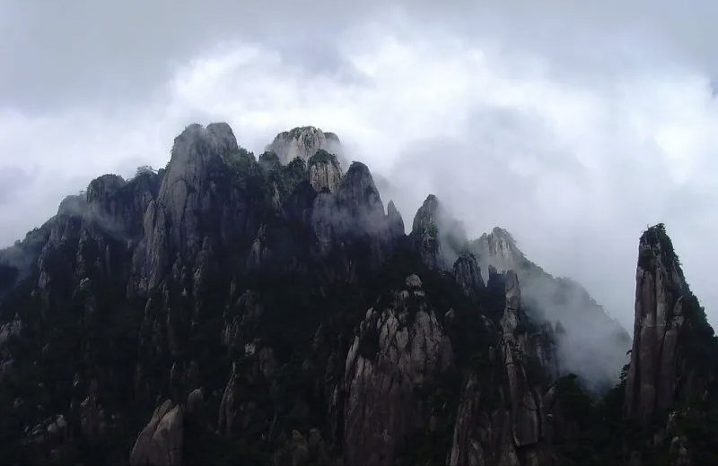 峰峦如聚的下一句