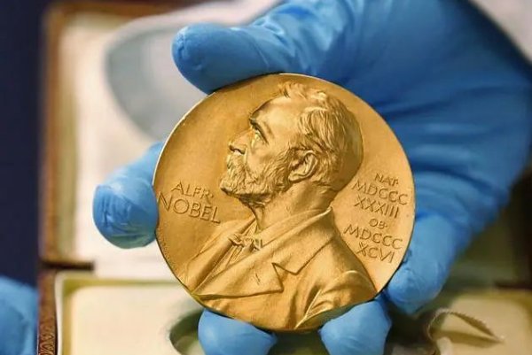 获得诺贝尔奖的11位华人