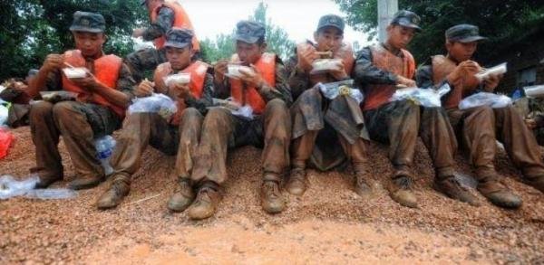 山西一餐馆2天备4000份饭送抗洪一线，当地的灾情如何？