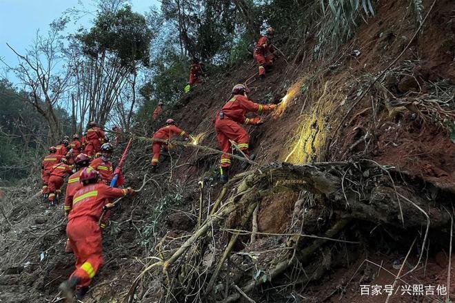 东航坠毁客机第二副驾身份确认,飞机坠毁为什么找不到遗体?