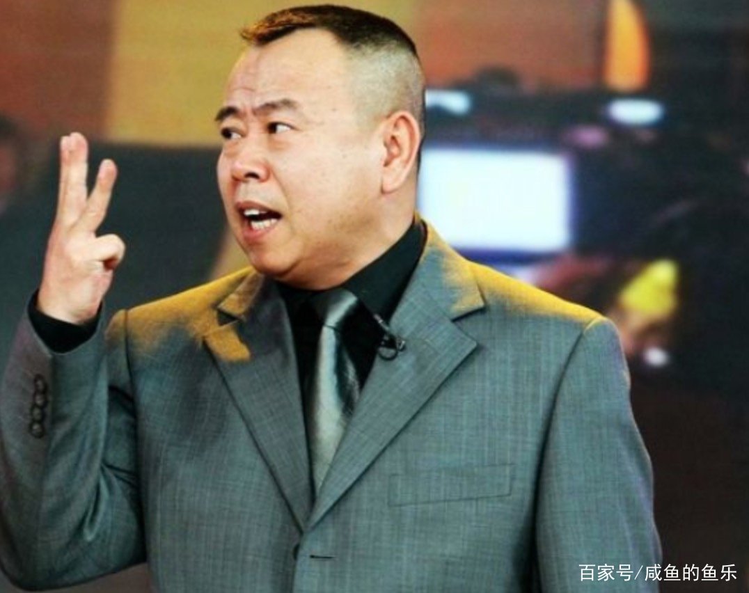 潘长江亲弟弟意外曝光，身高竟有一米八，还是网友深知的老熟人，这是谁？