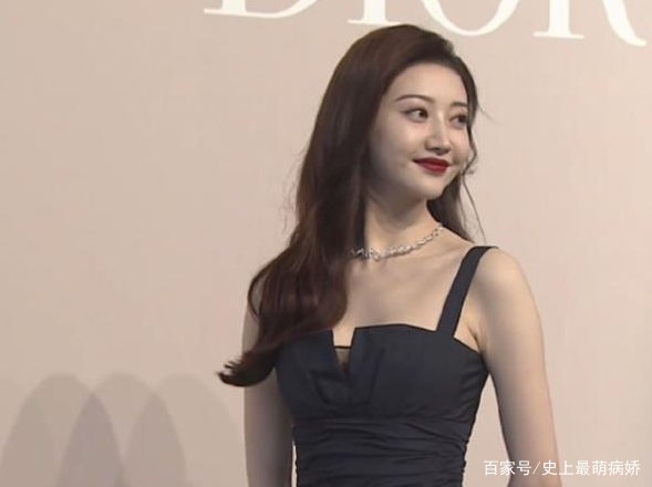 赵丽颖baby同场争艳，生图下颖宝白到发光，为何却被景甜抢了风头？