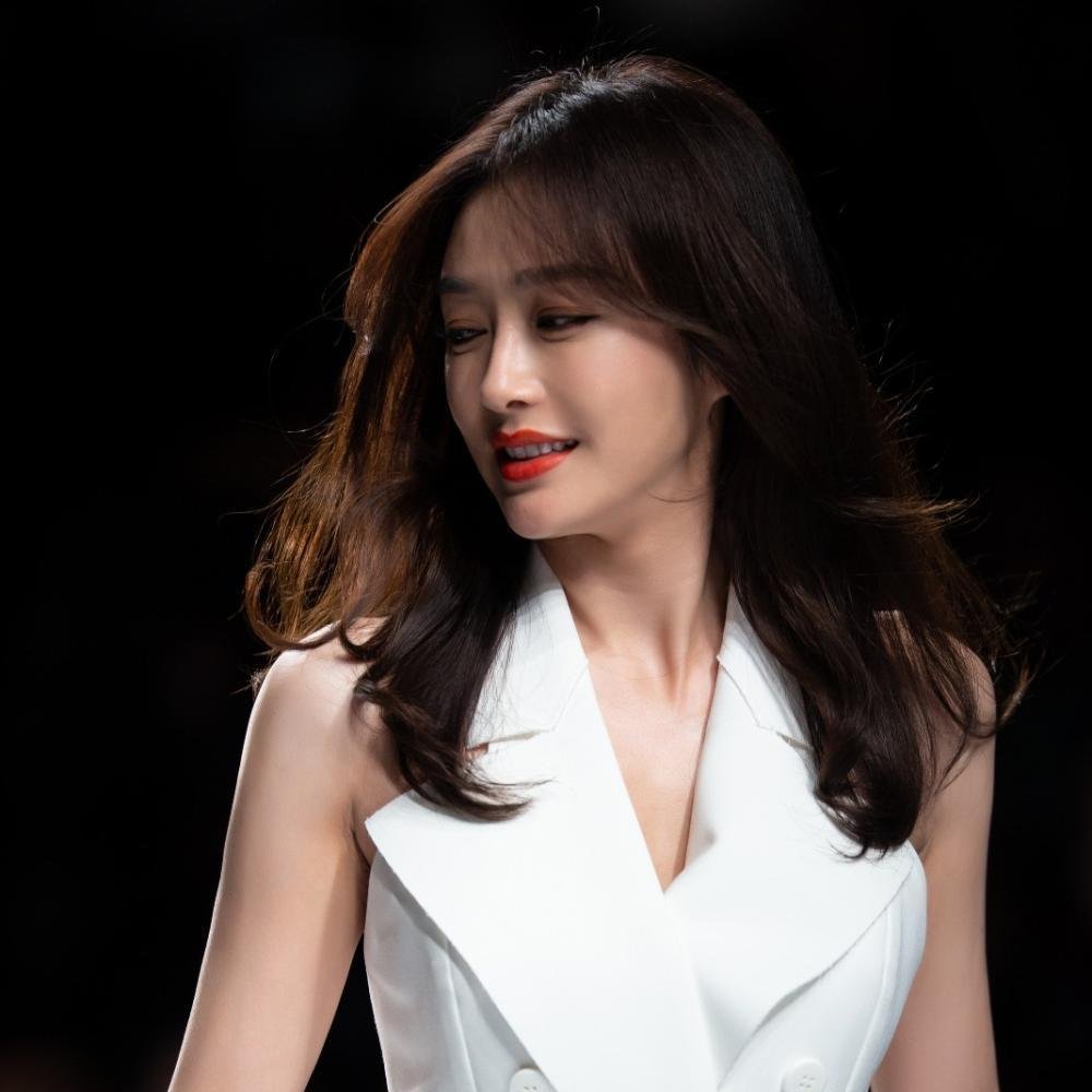 “人间最惨”秦岚：被于正意外拉下水，为恋爱散尽家财反被抛弃，你怎么看？