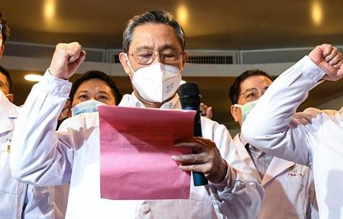 钟南山为什么被授予共和国勋章？