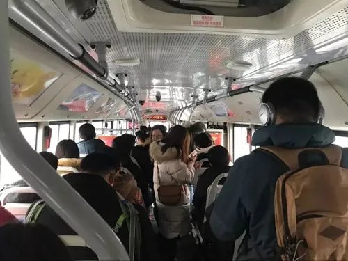 坐公交上班的诗是什么？