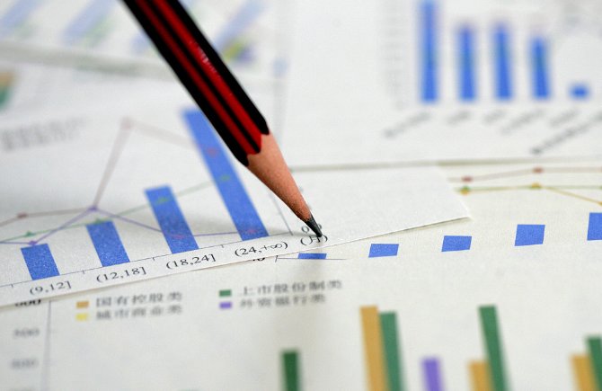 统计值是关于样本某一变量的综合描述吗