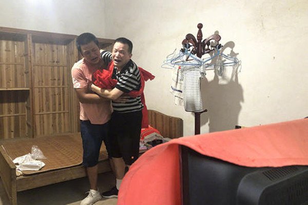 操作一波接一波,张玉环请求追责16名办案人员,为何出狱时不追责?