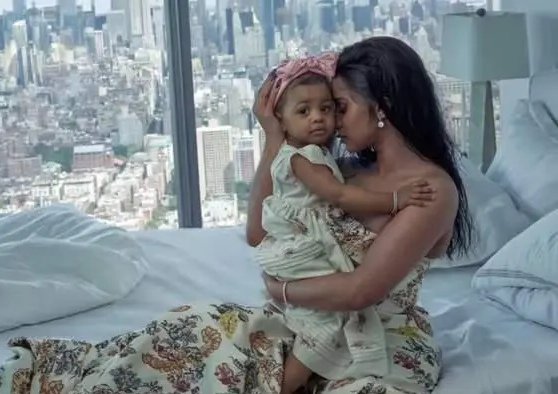 美国说唱女歌手麻辣鸡官宣怀二胎，网友给其送上了怎样的祝福？