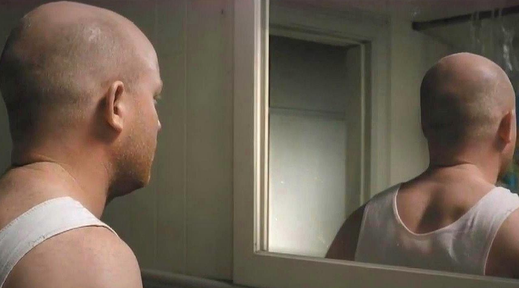 看看镜子里我们怎么结合的