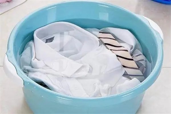 初一洗衣服可以吗