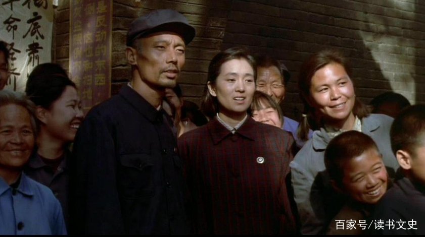 余华小说《活着》中的福贵,为何能活着走出战场?生命的意义到底是什么?