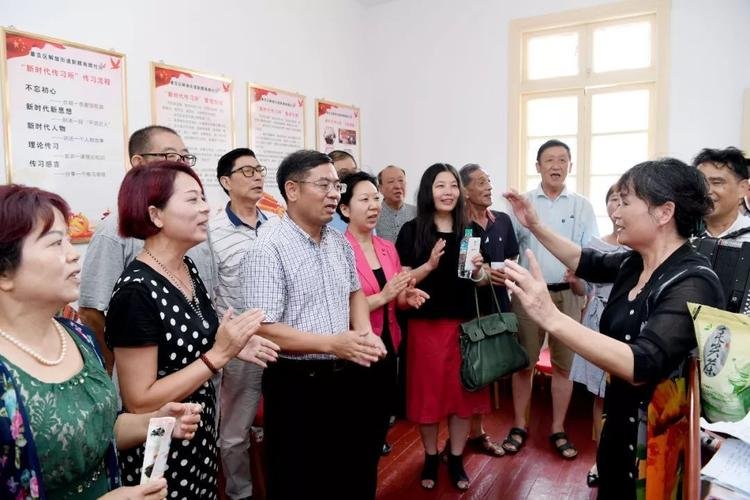 人民网：群嘲颤抖的老人令人发指，此事后续是如何处理的？