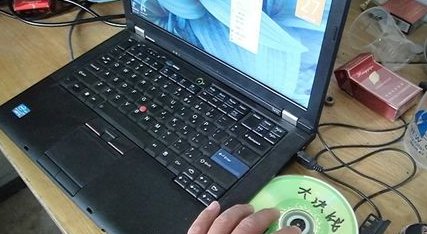 怎样播放DVD光盘里的视频？