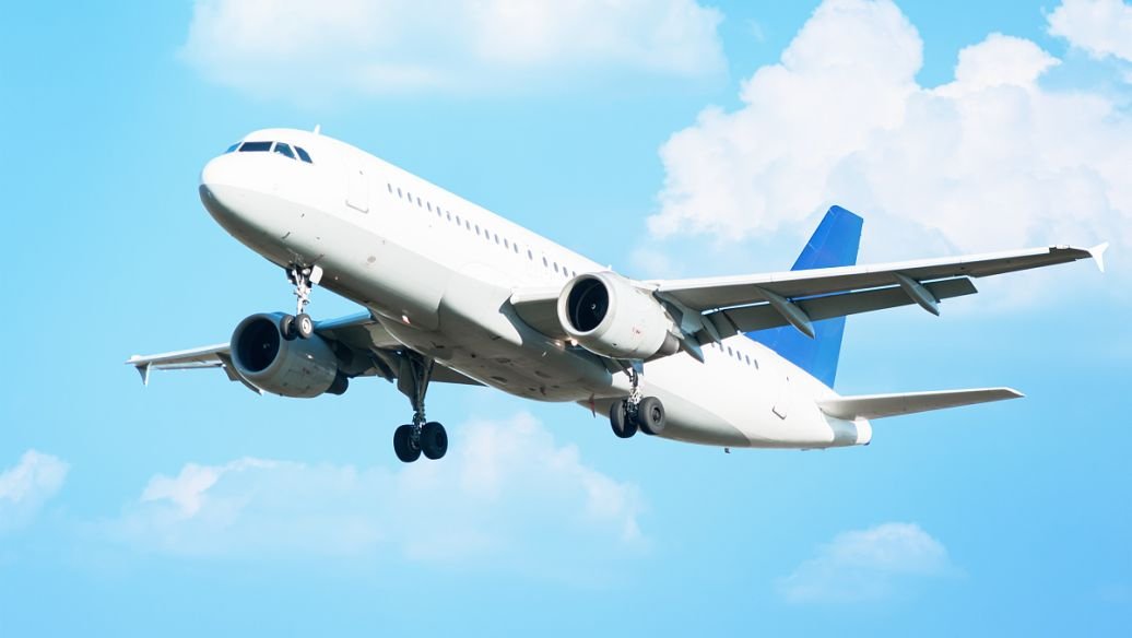 南航一航班起飞时发生巨响紧急中止，到底是哪里出现了问题？