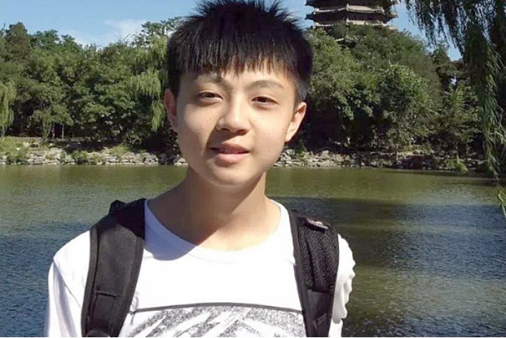 人不轻狂枉少年什么意思